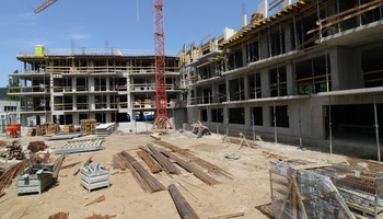 Probíhá stavba stropu ve 4.NP a betonují se stěny v 5.NP